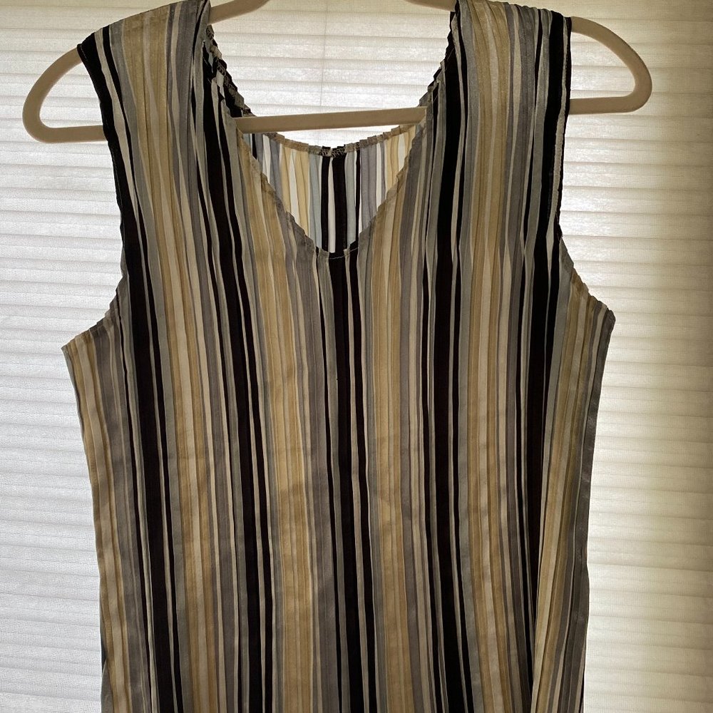 Classic sleeveless silky blouse
